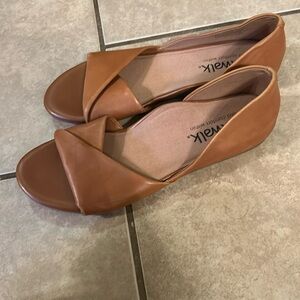 Softwalk 9.5 narrow brown sandals